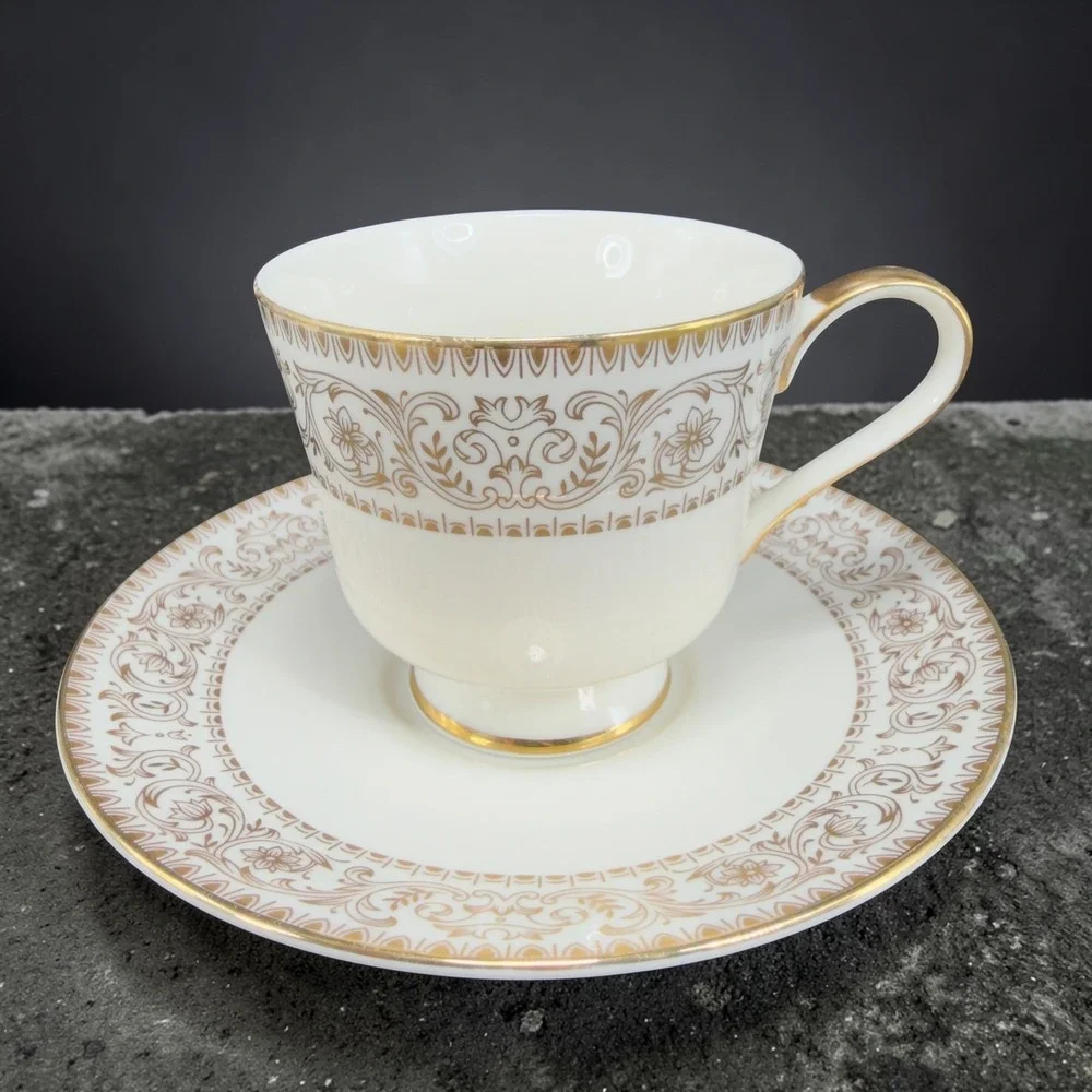 Royal Castle Goldaccent Ivory China Tea Cup and Saucer Set Gold Trim‎ Japan VTG
